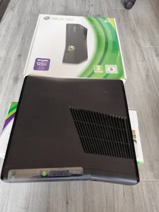 Consola Xbox 360 + Kinect + 10 Juegos