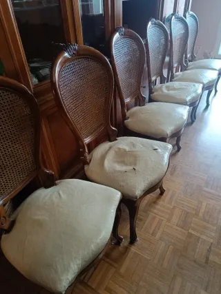 Mesa de salón con 6 sillas a restaurar