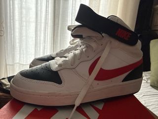 Zapatillas Nike Blancas y Negras