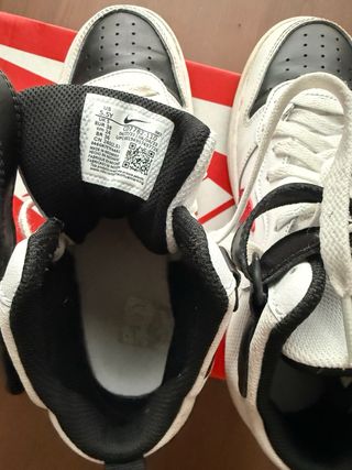 Zapatillas Nike Blancas y Negras
