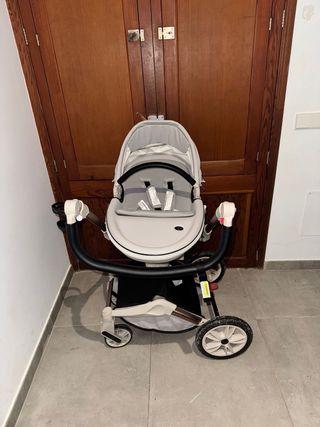 Passeggino per neonati grigio e dorato