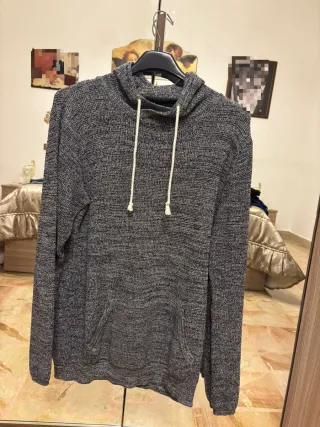 Maglioncino uomo grigio con cappuccio