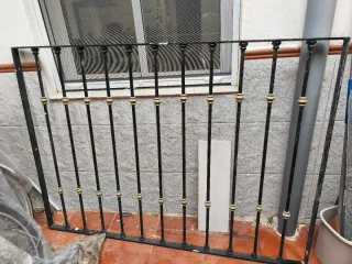 Reja de ventana de hierro forjado
