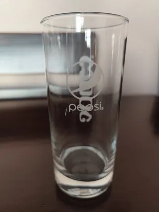 Vasos Pepsi y Ballantine's