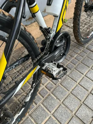 Bicicleta de Montaña Negra y Amarilla