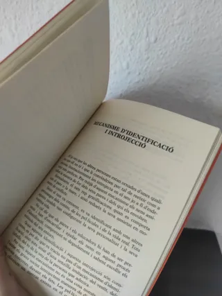 Llibre "els nostres enginiosos mecanismes de defen