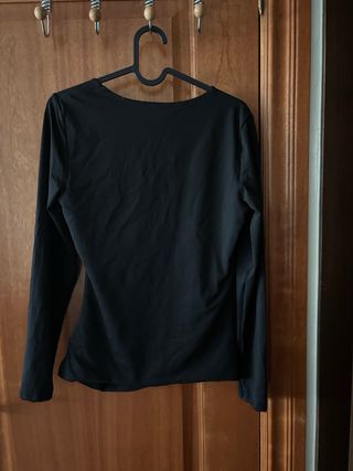 Top asimétrico negro