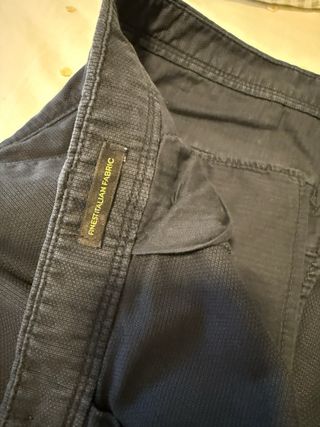 Pantalón chino azul marino con pinza