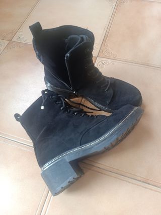 Stivali in stile Dr. Martens neri