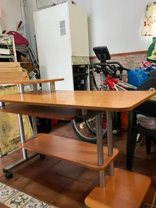 Mesa de madera y metal de buena marca