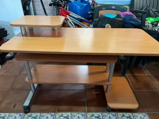 Mesa de madera y metal de buena marca