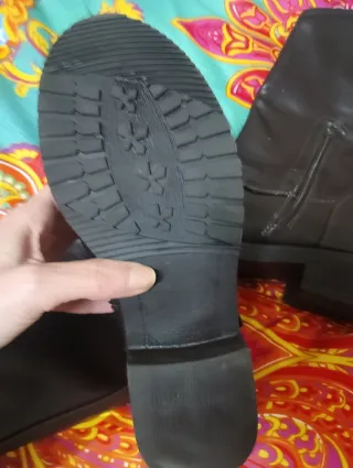 Botas de cuero marrones con hebillas