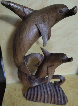Estatua Madera Delfines