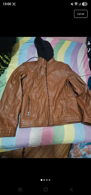 Chaqueta de cuero con capucha ( precio negociable
