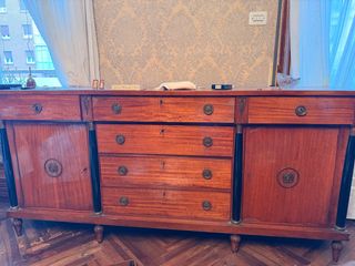 Cómoda antigua de madera