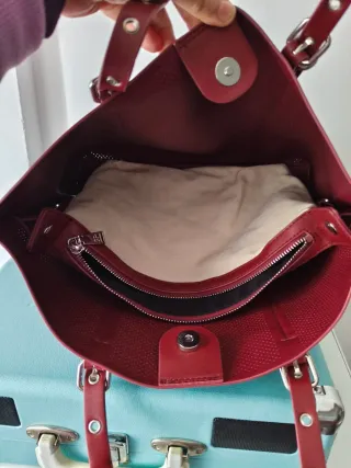 Bolso de hombro rojo