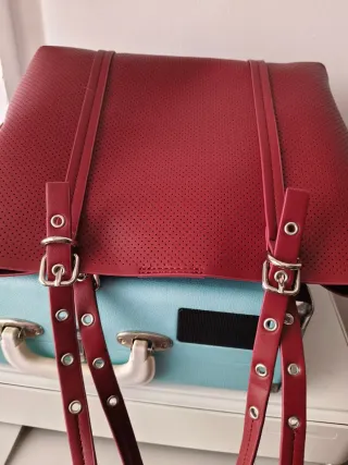 Bolso de hombro rojo