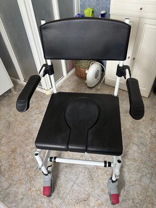 Silla inodoro con ruedas