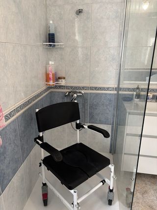 Silla inodoro con ruedas