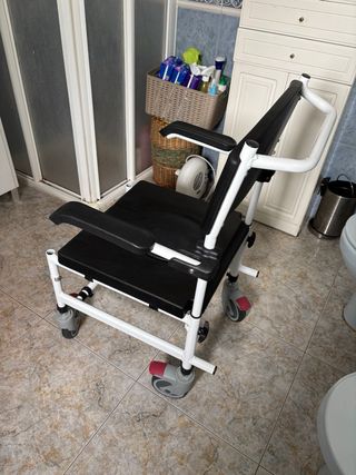Silla inodoro con ruedas