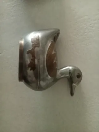 Figuras de patos decorativas.