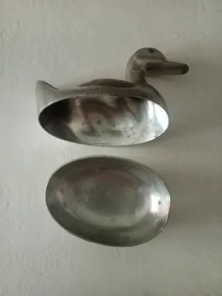 Figuras de patos decorativas.