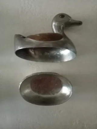 Figuras de patos decorativas.