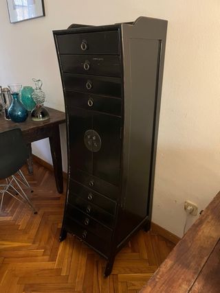 Armario oriental negro con cajones