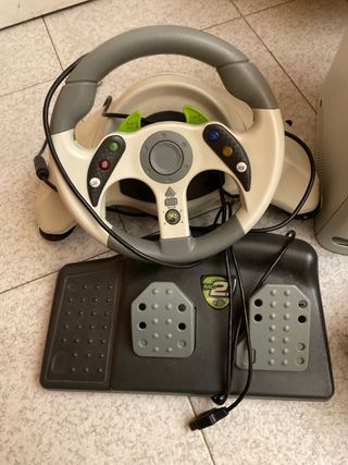 Xbox 360 con volante e giochi