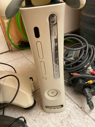 Xbox 360 con volante e giochi