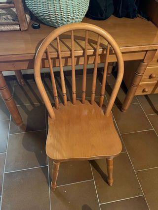 Mesa de madera maciza color  marrón