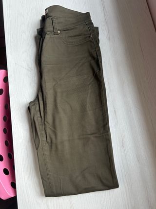 Pantalones vaqueros verde militar