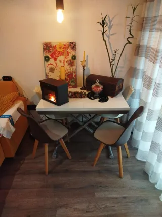 Mesa extensible y 4 sillas comedor