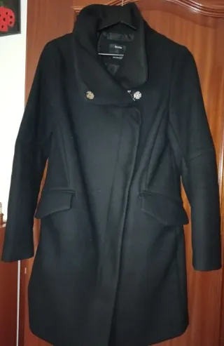 Abrigo Bershka Negro Talla S