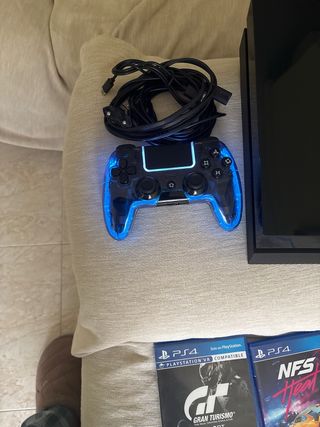 PS4 (PlayStation 4) 1TB Negra + 3 Juegos