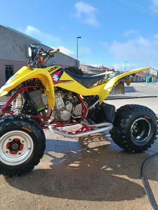 Quad Suzuki LTZ 400.