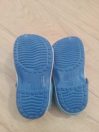 Tipo Crocs forrados niño Talla 26-27