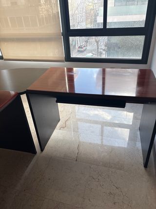 Mesa de escritorio esquinera madera y plástico
