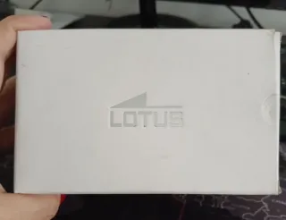 Reloj Lotus Mujer Dorado con Cristales