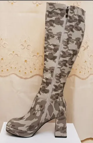 Botas militares camuflaje beige y gris