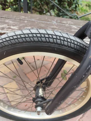 Bicicleta BMX Dorada