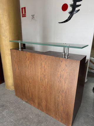 Mostrador de recepción moderno