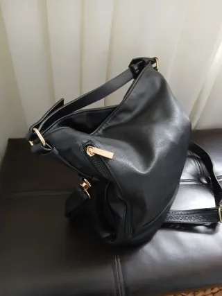 Bolso negro de piel sintética
