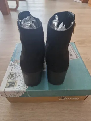 Botines de antelina negros