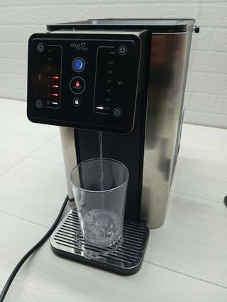 Dispensador de agua caliente y fria