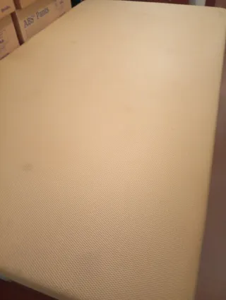 Base tapizada 105cm con patas