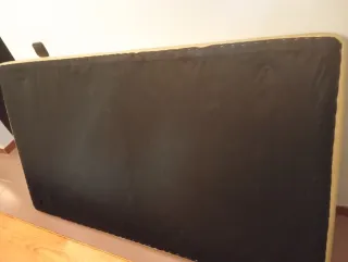 Base tapizada 105cm con patas