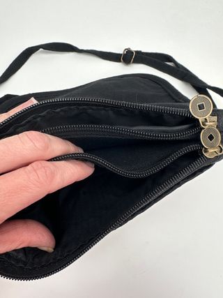 Bolso negro bordado flor de loto