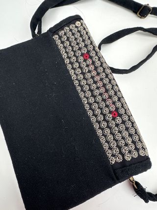 Bolso negro bordado flor de loto