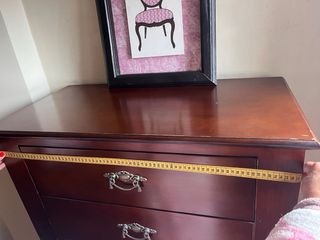 Cómoda de madera con 5 cajones